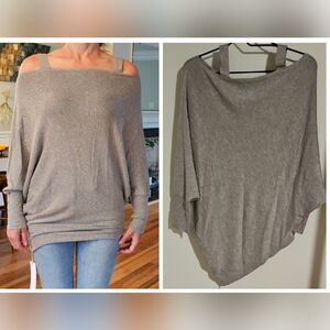 !!!NWT!!! Women's Lumiere Gray Asymmetrical Top, Small